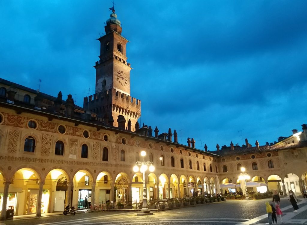 Vigevano la piazza